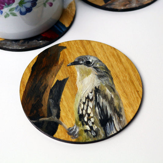 This White-throated Treecreeper wooden coaster makes the perfect gift for any bird lover or a perfect addition to enhance your home decor and showcase your passion for Australia's diverse wildlife. Individually hand-painted by Artysn Studio's artist using acrylic paints on Eucalyptus wood. 