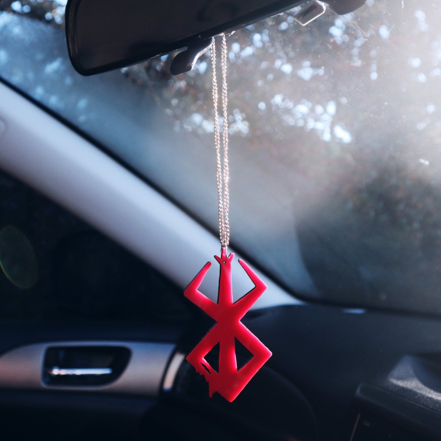 Perfect for fans of the iconic manga Berserk, to add a touch of passion for car decor. This Berserk Brand of Sacrifice Keyring made from two layers of gloss finish acrylic with one side red, one side black. Keyring measures 9cm tall, 5cm wide and 4mm thick. NOTE: The special long chain shown in list