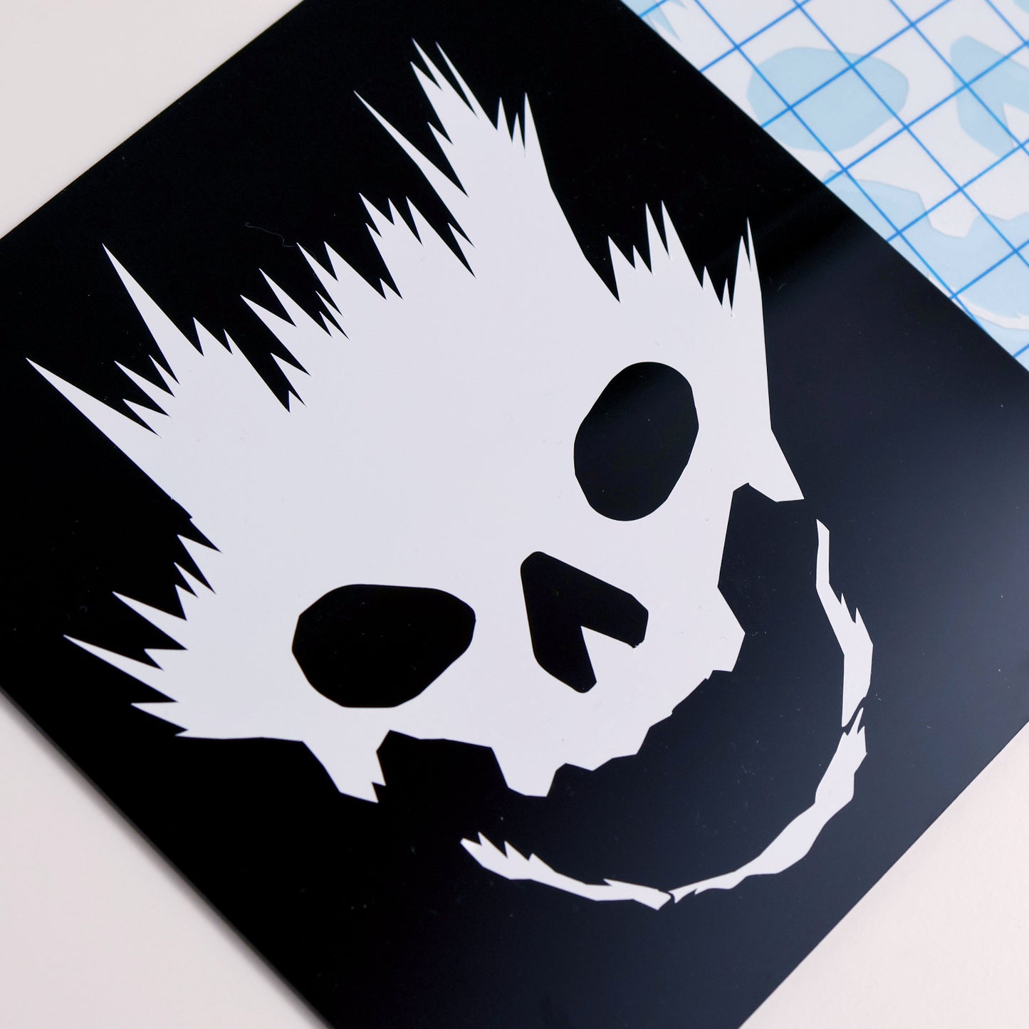 Entransing's stylized Halo Emile skull helmet decal in white vinyl.